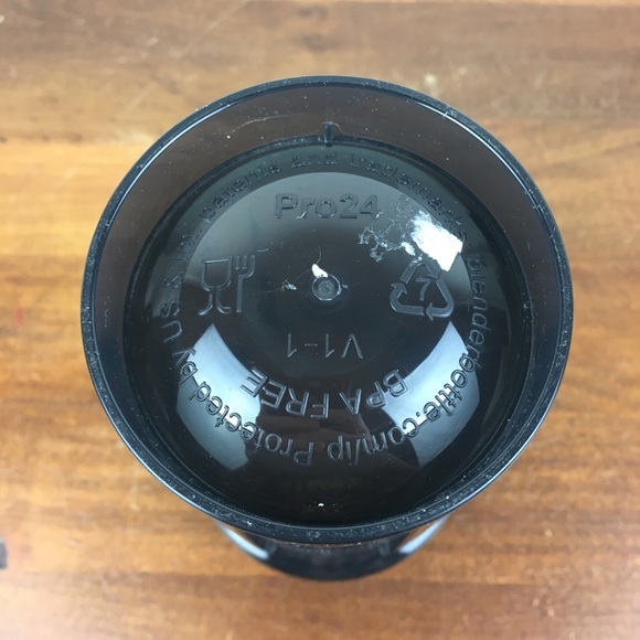 Blender Bottle Classic V2 Shaker Bottle - Black 18 Oz. Black Top - Picture 6 of 8